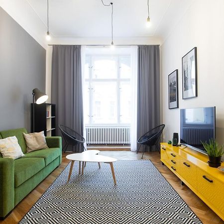 Spacious Apartments Near The River Prag Exterior foto