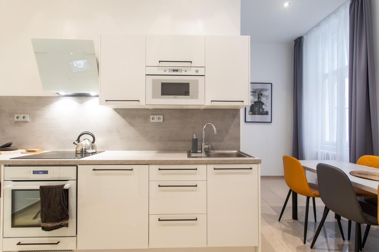 Spacious Apartments Near The River Prag Exterior foto