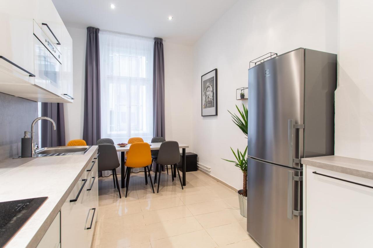 Spacious Apartments Near The River Prag Exterior foto