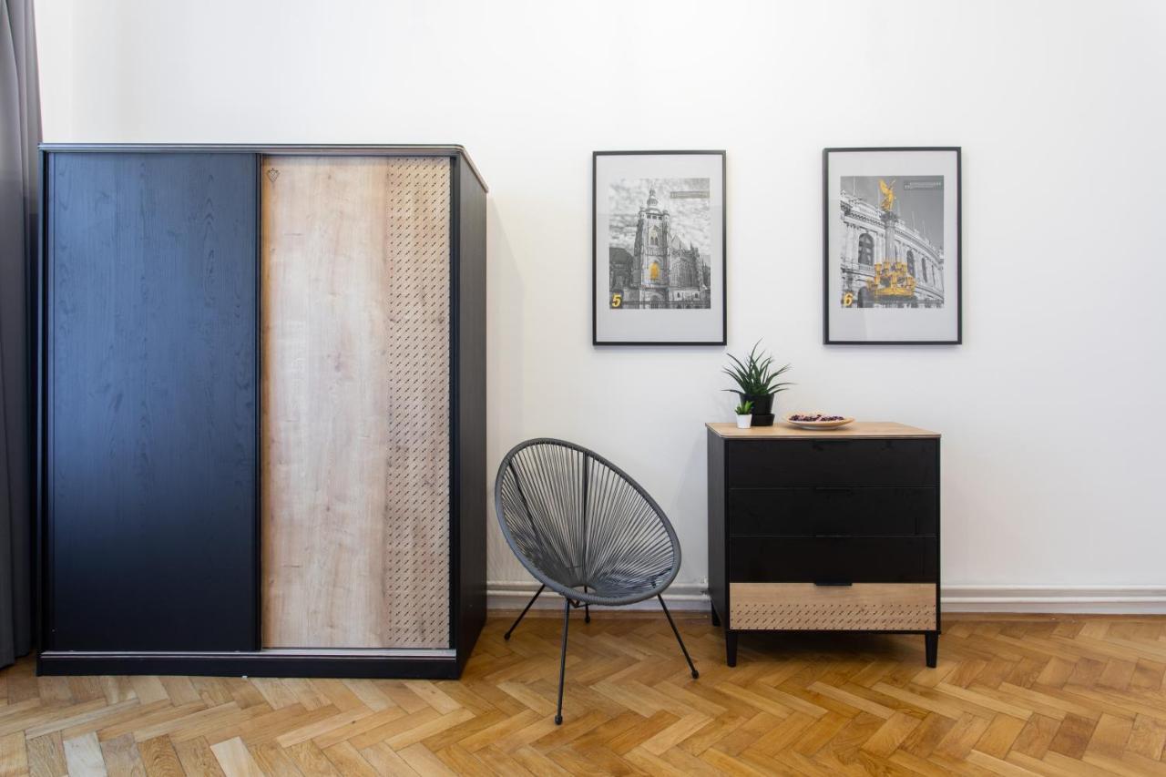 Spacious Apartments Near The River Prag Exterior foto