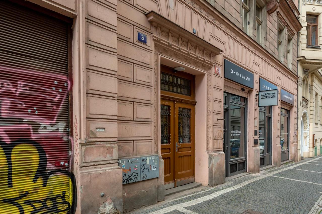 Spacious Apartments Near The River Prag Exterior foto