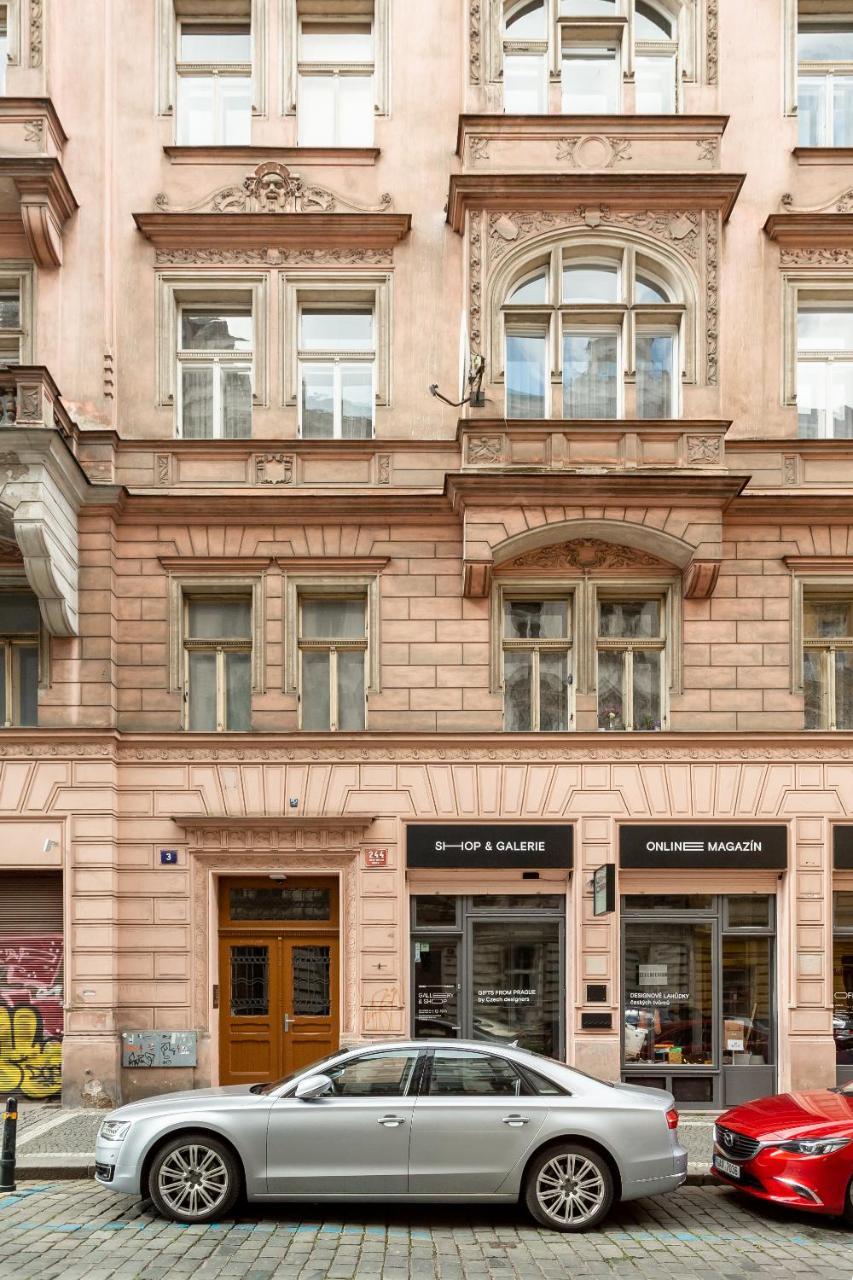 Spacious Apartments Near The River Prag Exterior foto